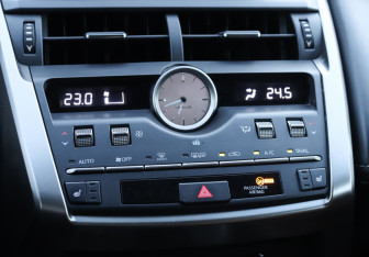 Подержанный автомобиль Lexus NX 2017 года (16 фото)