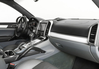 Подержанный автомобиль Porsche Cayenne 2013 года (9 фото)