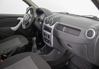 Подержанный автомобиль Renault Logan Sedan 2014 года (9 фото)