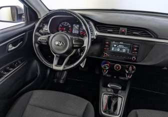Подержанный автомобиль Kia Rio Hatchback 2021 года (25 фото)