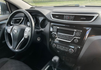 Подержанный автомобиль Nissan Qashqai 2015 года (9 фото)