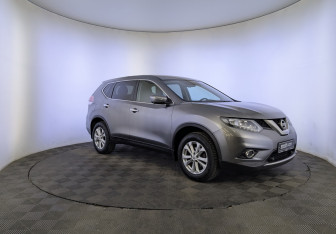 Подержанный автомобиль Nissan X-Trail 2017 года (3 фото)