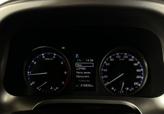 Подержанный автомобиль Toyota RAV4 2019 года (11 фото)