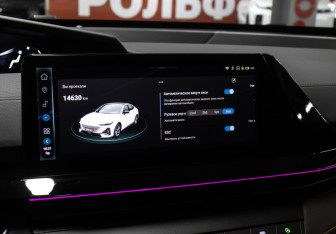 Подержанный автомобиль Changan UNI-V 2023 года (17 фото)