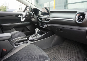 Подержанный автомобиль Kia Cerato Sedan 2019 года (11 фото)
