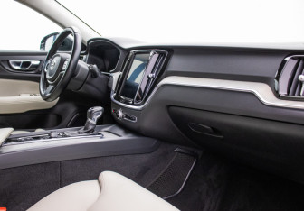 Подержанный автомобиль Volvo V60 2020 года (9 фото)