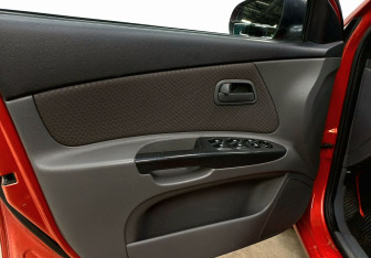 Подержанный автомобиль Kia Rio Sedan 2010 года (14 фото)