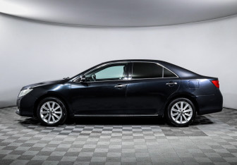 Подержанный автомобиль Toyota Camry Sedan 2012 года (8 фото)