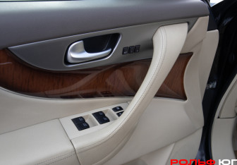 Подержанный автомобиль Infiniti FX 2013 года (20 фото)