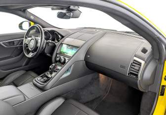 Подержанный автомобиль Jaguar F-Type Coupe 2020 года (11 фото)