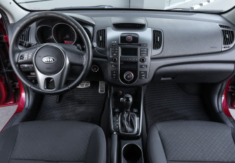 Подержанный автомобиль Kia Cerato Sedan 2011 года (13 фото)