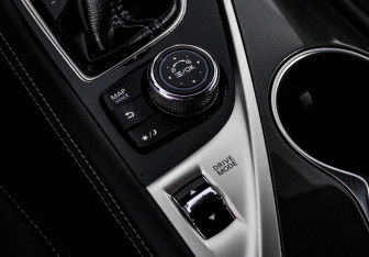 Подержанный автомобиль Infiniti Q50 2016 года (19 фото)