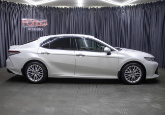 Подержанный автомобиль Toyota Camry Sedan 2020 года (4 фото)