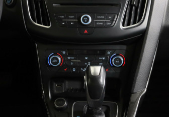 Подержанный автомобиль Ford Focus Sedan 2017 года (14 фото)