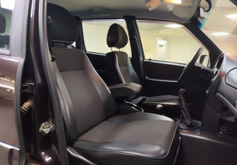 Подержанный автомобиль Chevrolet Niva 2010 года (13 фото)