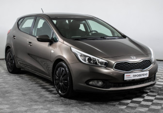 Подержанный автомобиль Kia Ceed Hatchback 2012 года (3 фото)