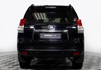 Подержанный автомобиль Toyota Land Cruiser Prado 2012 года (6 фото)