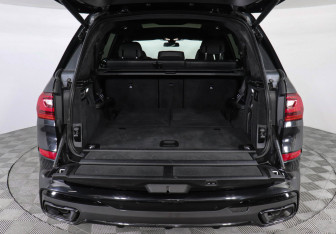 Подержанный автомобиль BMW X7 2021 года (9 фото)