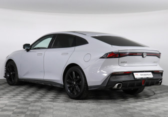 Подержанный автомобиль Changan UNI-V 2023 года (7 фото)