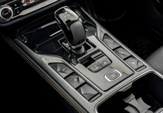 Подержанный автомобиль FAW Bestune T77 2023 года (12 фото)