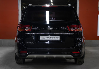 Подержанный автомобиль Kia Carnival 2018 года (6 фото)