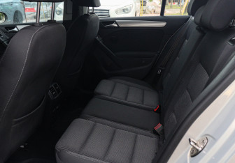 Подержанный автомобиль Volkswagen Golf Hatchback 2012 года (8 фото)