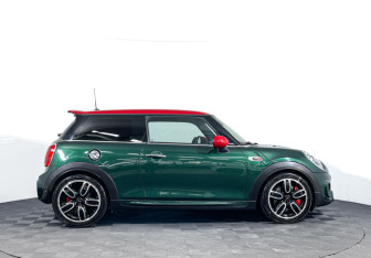 Подержанный автомобиль MINI Hatch 2016 года (4 фото)