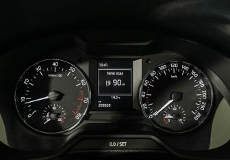 Подержанный автомобиль Skoda Octavia Liftback 2014 года (11 фото)