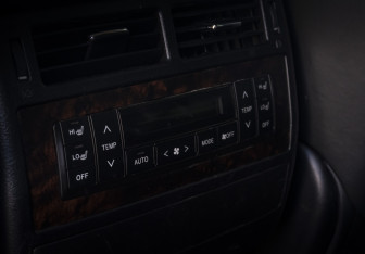 Подержанный автомобиль Toyota Land Cruiser Suv 2012 года (18 фото)