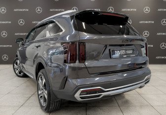 Подержанный автомобиль Kia Sorento 2022 года (7 фото)