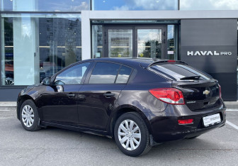 Подержанный автомобиль Chevrolet Cruze Hatchback 2014 года (7 фото)