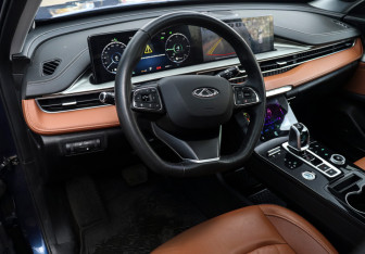 Подержанный автомобиль Chery Tiggo 8 Pro e+ 2023 года (17 фото)