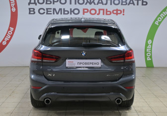 Подержанный автомобиль BMW X1 2019 года (5 фото)
