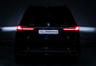 Подержанный автомобиль BMW X7 2022 года (19 фото)