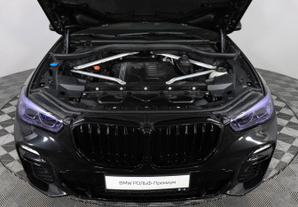 Подержанный автомобиль BMW X5 2020 года (10 фото)