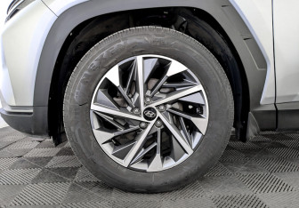 Подержанный автомобиль Hyundai Tucson 2022 года (18 фото)