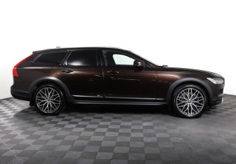 Подержанный автомобиль Volvo V90 Cross Country 2019 года (4 фото)