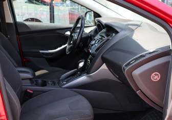 Подержанный автомобиль Ford Focus Hatchback 2012 года (11 фото)