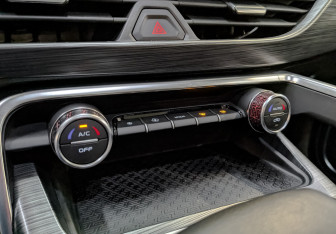 Подержанный автомобиль Geely Tugella 2022 года (21 фото)