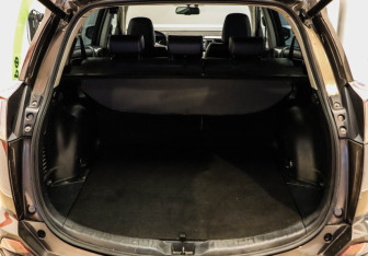 Подержанный автомобиль Toyota RAV4 2019 года (22 фото)