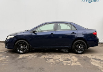 Подержанный автомобиль Toyota Corolla Sedan 2010 года (8 фото)