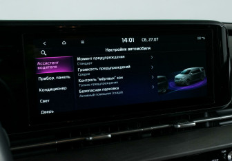 Подержанный автомобиль Kia Carnival 2022 года (13 фото)