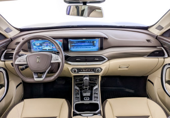 Подержанный автомобиль FAW Bestune T77 2022 года (14 фото)