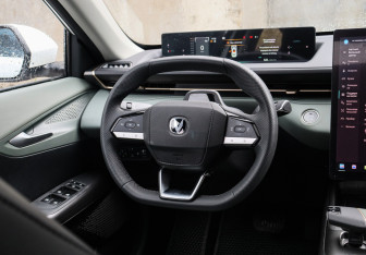Подержанный автомобиль Changan Lamore 2024 года (12 фото)