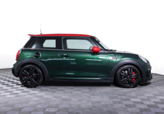 Подержанный автомобиль MINI Hatch 2017 года (10 фото)
