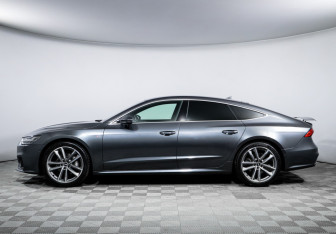 Подержанный автомобиль Audi A7 2021 года (8 фото)