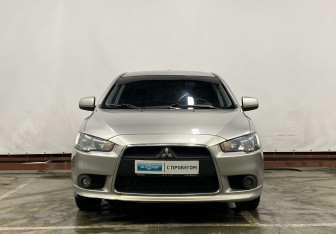 Подержанный автомобиль Mitsubishi Lancer Sedan 2012 года (2 фото)