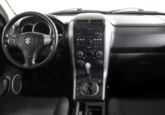 Подержанный автомобиль Suzuki Grand Vitara 2013 года (6 фото)