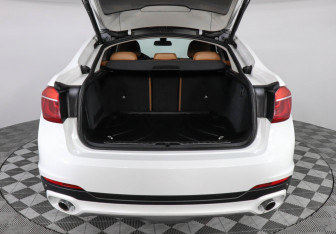 Подержанный автомобиль BMW X6 2015 года (9 фото)