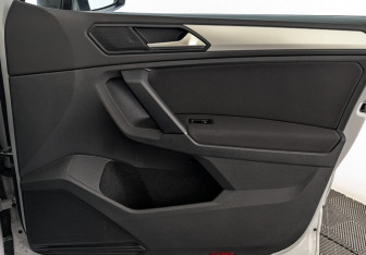 Подержанный автомобиль Volkswagen Tiguan 2020 года (24 фото)